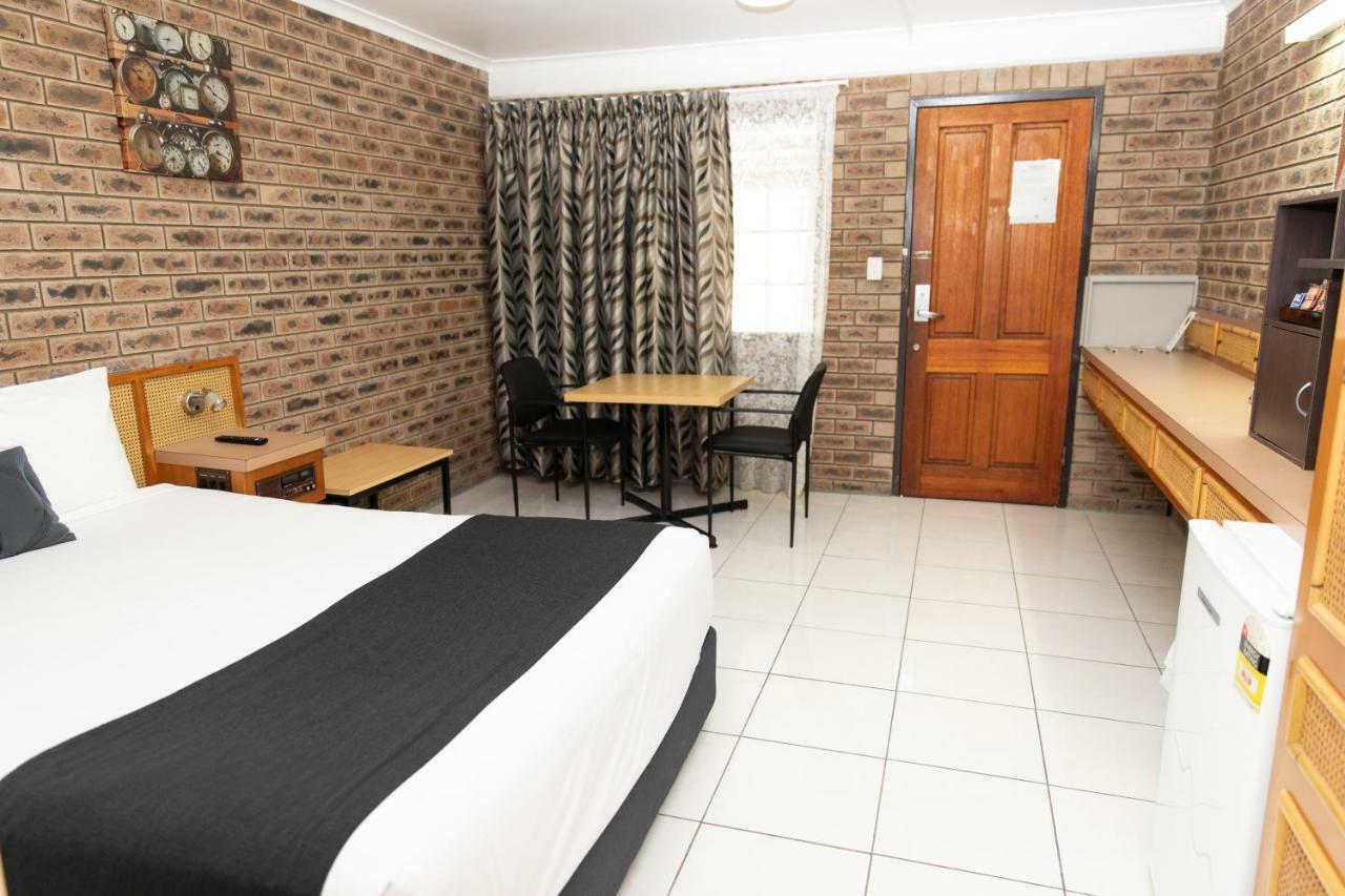 Lantern Motor Inn Mackay Bagian luar foto